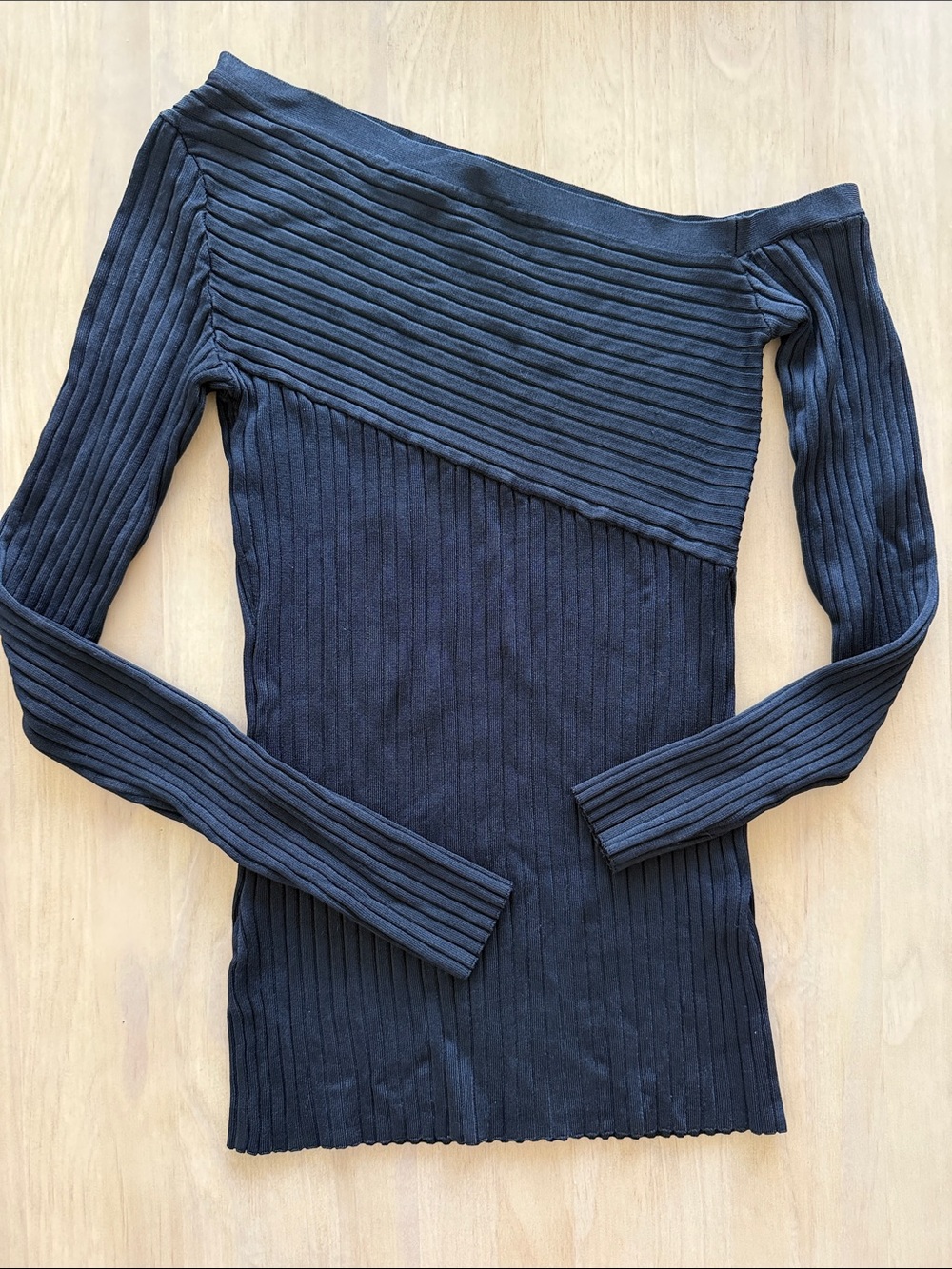 BCBG black long sleeve off the shoulder top size XS | contemporary fashion